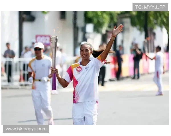 郑钦文牵手土航一姐次日分道镳