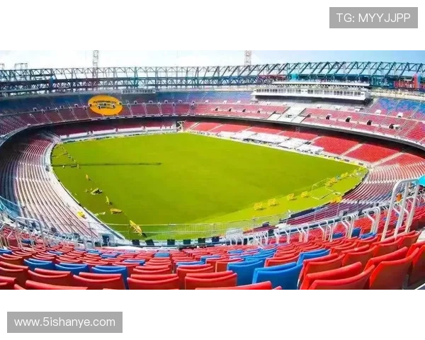 诺坎普第三层看台顶棚安装完成在即 诺坎普第三层看台顶棚安装完成在即